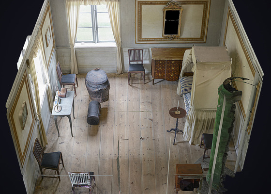 The yellow bedchamber